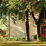 Studio-apartment Mit Sommerpool- Garten Und Aussicht By Interhome Appartement
