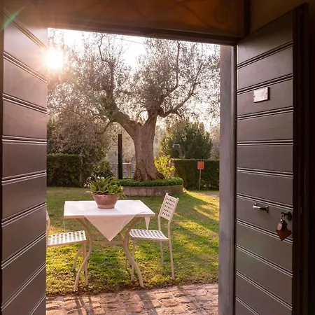 Studio-apartment Mit Sommerpool- Garten Und Aussicht By Interhome شقة