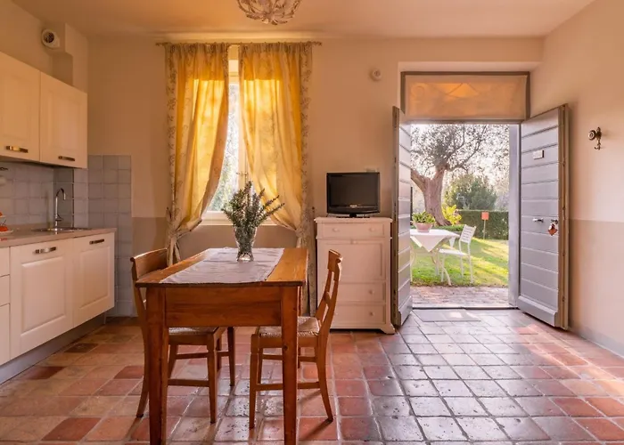 Апартаменты Studio-apartment Mit Sommerpool- Garten Und Aussicht By Interhome