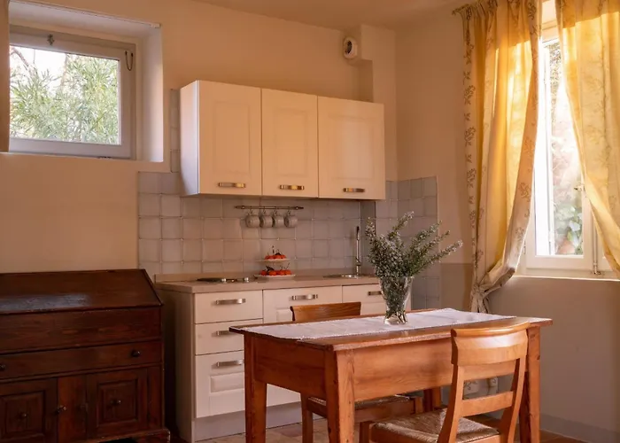 Studio-apartment Mit Sommerpool- Garten Und Aussicht By Interhome شقة بيزارو