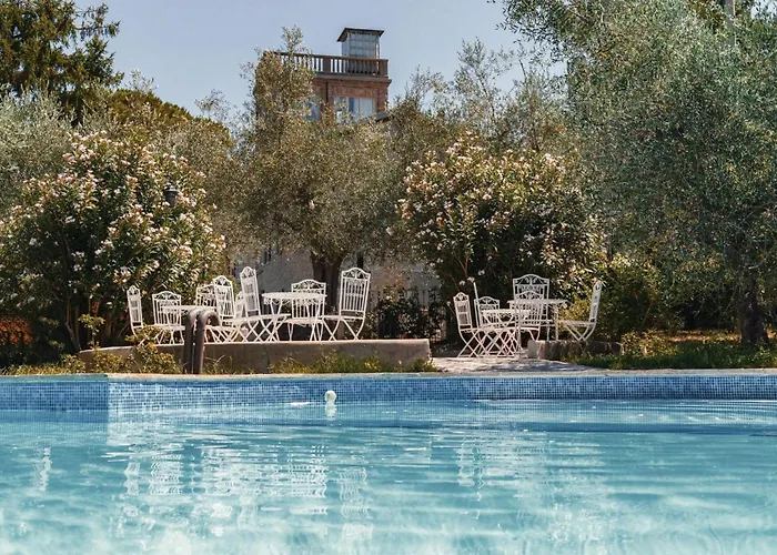 Studio-apartment Mit Sommerpool- Garten Und Aussicht By Interhome بيزارو